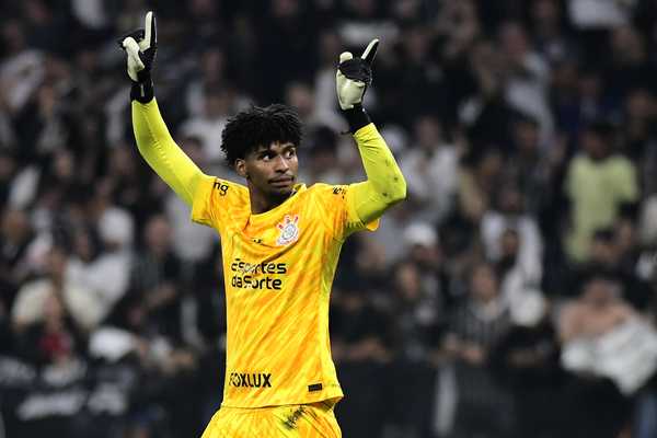 Corinthians adquirirá Hugo Souza do Flamengo com investimento de patrocinadora.