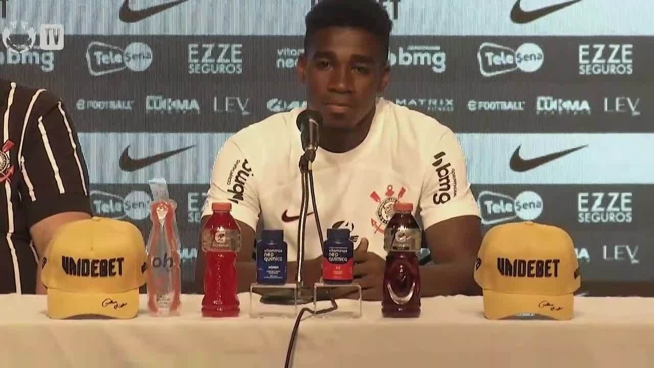 Zagueiro Félix Torres é apresentado como reforço do Corinthians