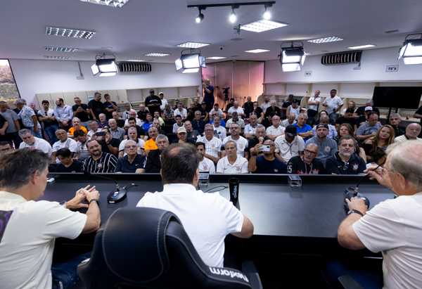 Visita de Conselheiros ao CT do Corinthians: Papo com Ramón e Tietagem ao Elenco.