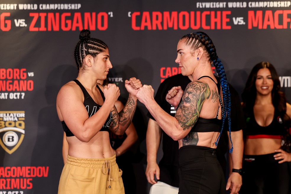 Brasileira Lorrany Santos faz encarada com a americana Jackie Cataline &mdash; Foto: Bellator MMA/Lucas Noonan
