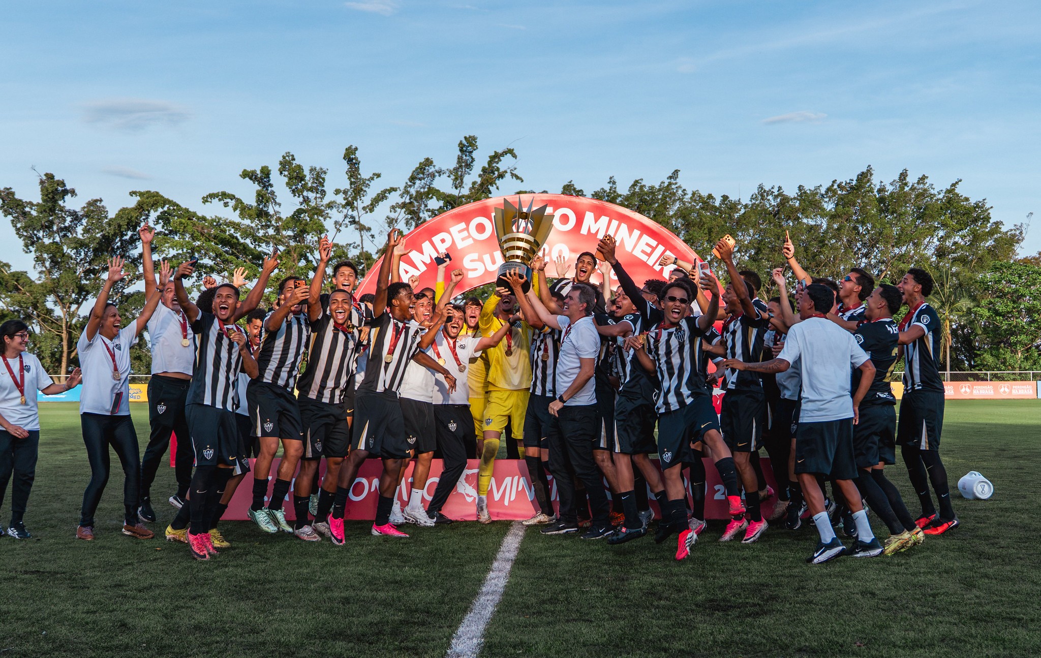 Atlético-MG empata com Cruzeiro e quebra jejum no Mineiro Sub-20; veja lista de campeões