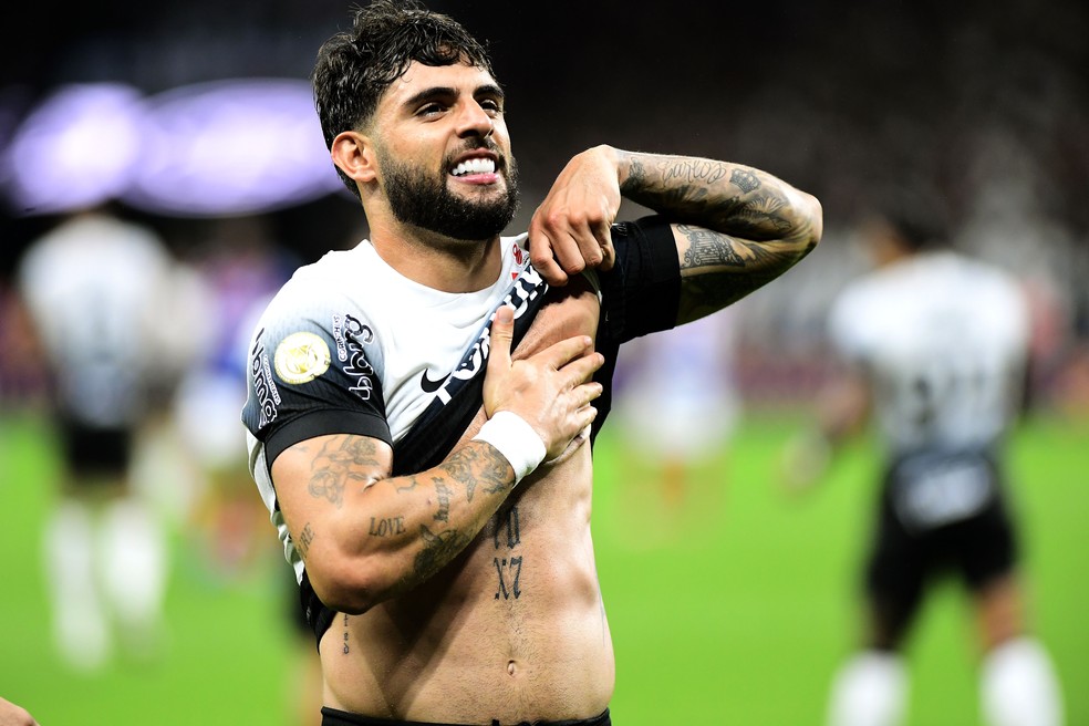 Yuri Alberto comemora o segundo gol do Corinthians contra o Bahia — Foto: Marcos Ribolli