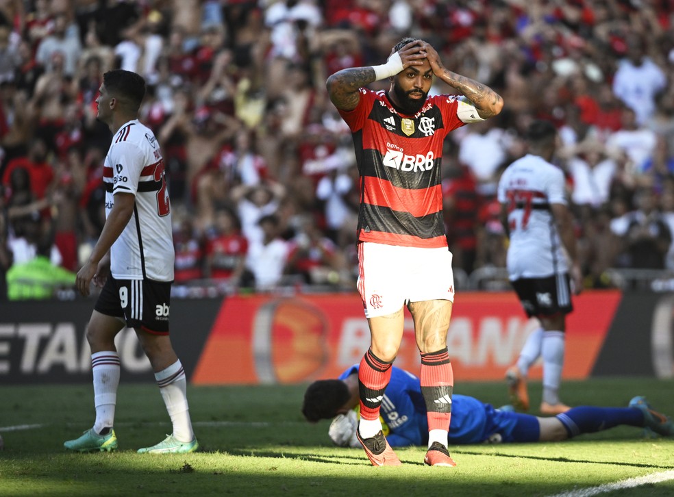 Gabigol lamenta chance perdida pelo Flamengo diante do São Paulo — Foto: André Durão