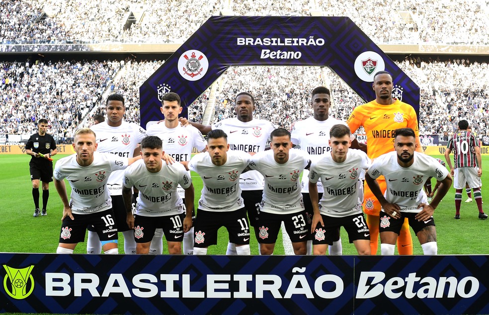 Corinthians posado x Fluminense — Foto: Marcos Ribolli