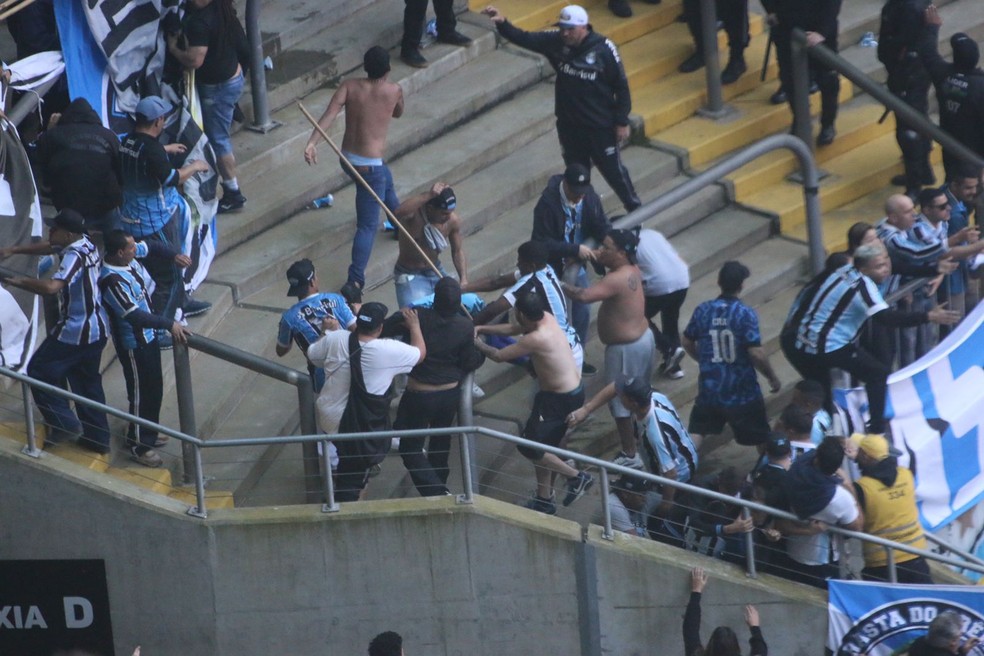 Cruzeiro fecha o cerco e quer atacante do Grêmio que humilhou o Inter