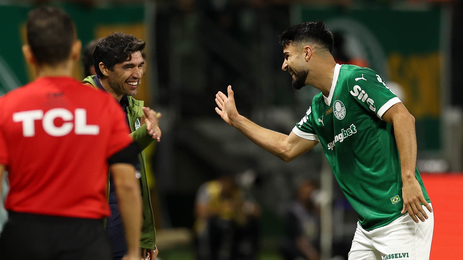 Palmeiras cresce e encara desafio em confronto direto após sequência impressionante.