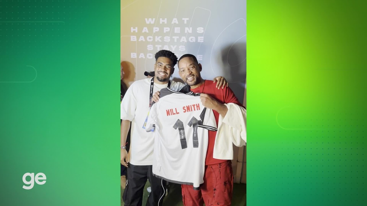 Will Smith recebe camisa personalizada do Vasco no Rock in Rio