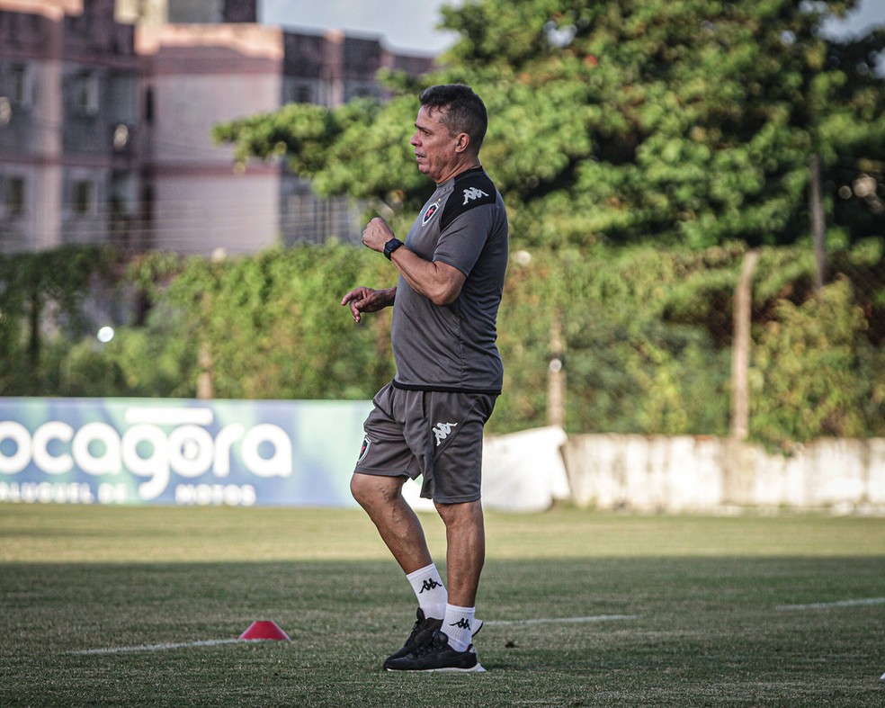 Evaristo Piza, técnico do Botafogo-PB — Foto: João Neto/Botafogo-PB