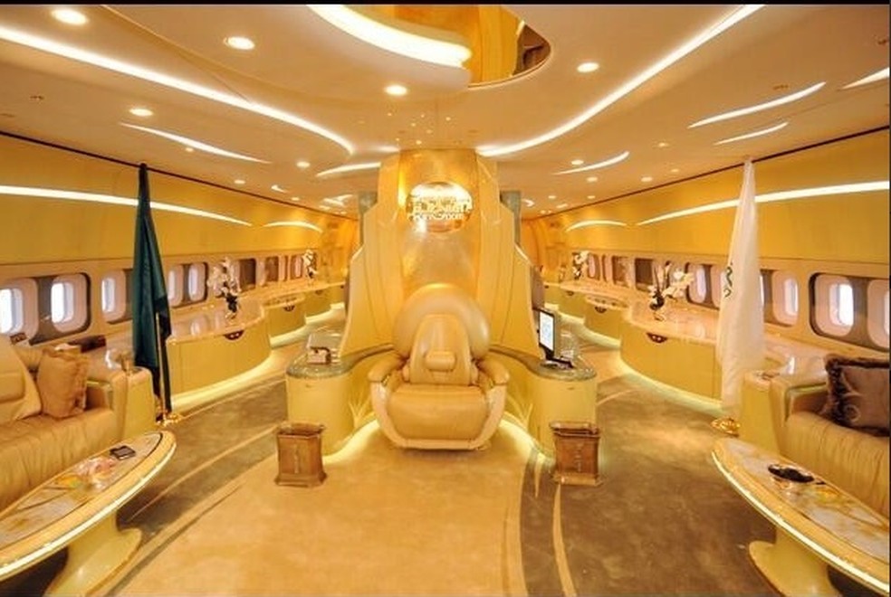 Rei saudita manda o Boeing 747 mais luxuoso do mundo para buscar Neymar — Foto: Reprodução