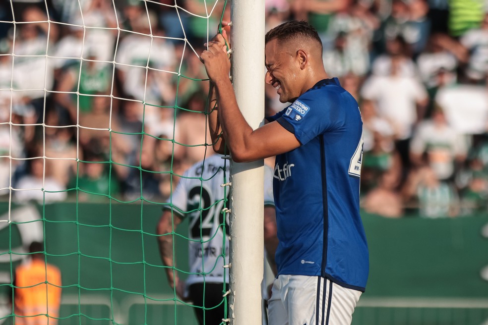 Rafael Papagaio foi uma das novidades de Zé Ricardo no Cruzeiro — Foto: Robson Mafra/AGIF