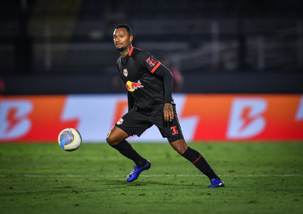 Luan Cândido, do Bragantino, em partida contra o Internacional — Foto: Ari Ferreira/Red Bull Bragantino