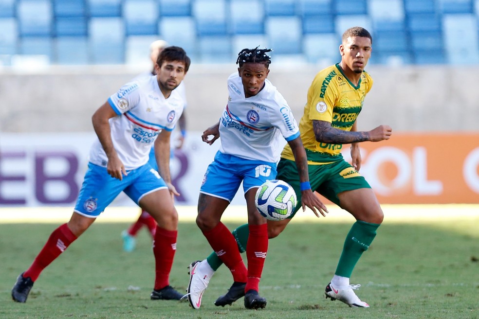 Acevedo e Kayky em Cuiabá x Bahia, pelo Brasileirão — Foto: Felipe Oliveira/EC Bahia