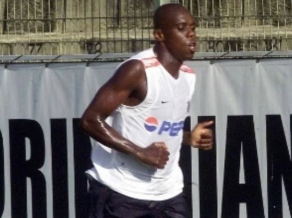 Régis Pitbull na passagem pelo Corinthians em 2004  — Foto: Reprodução