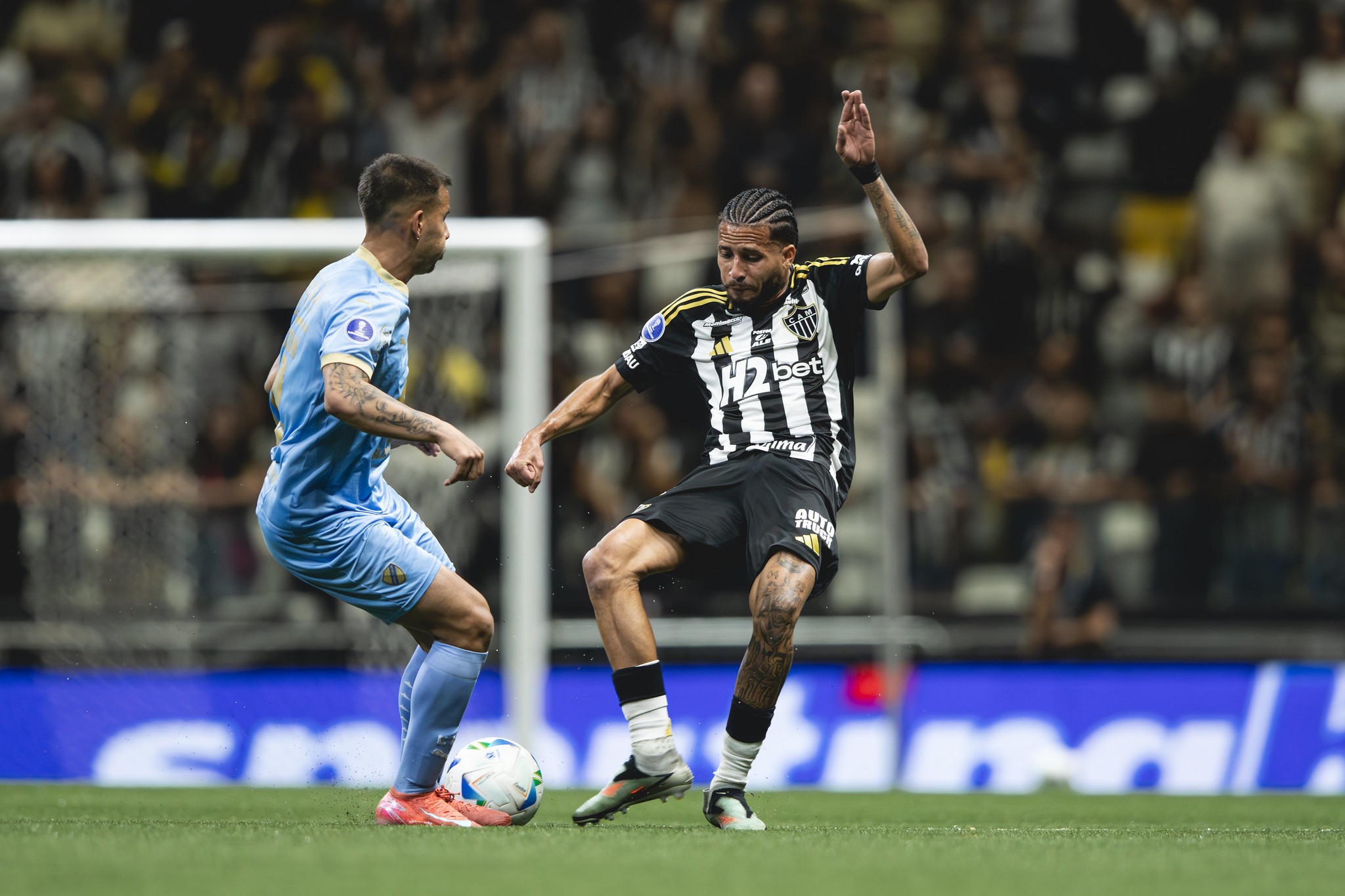 Atlético-MG confirma lesão de Alexsander no ligamento do joelho