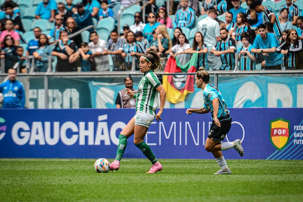 Lance da partida entre Grêmio e Juventude, pelo Gauchão feminino — Foto: Leonardo Bidese/Juventude