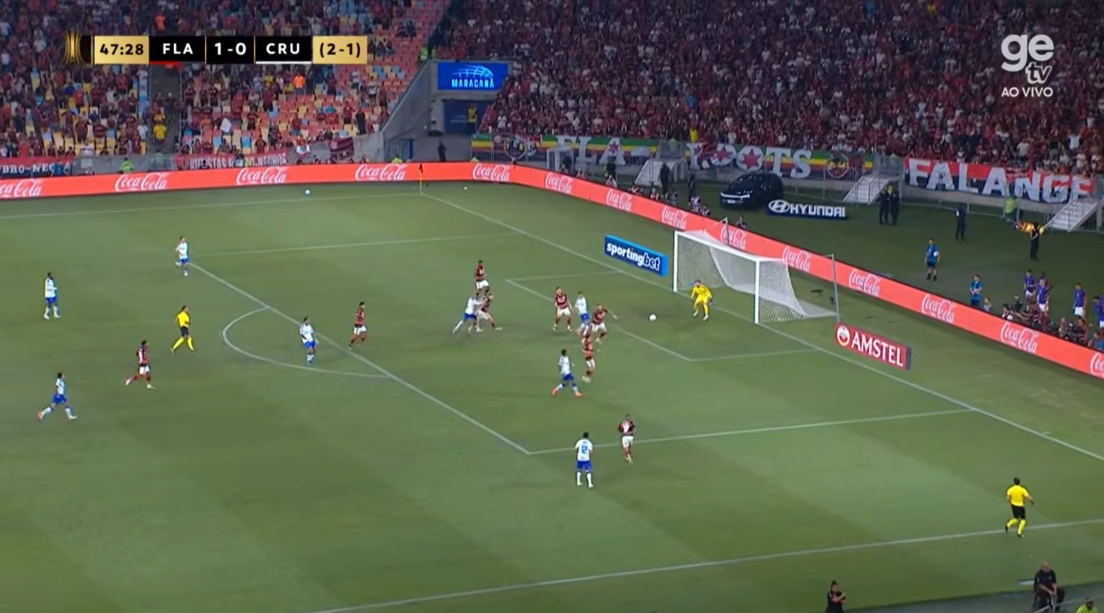 Internet repercute como Matheus Pereira pode ter ajudado Jorginho a salvar gol em lance de VAR; veja