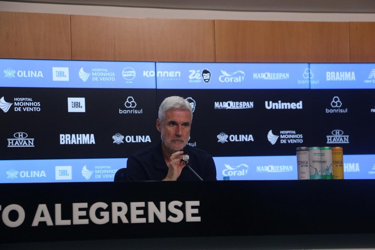 Luís Castro destaca impacto emocional da vitória ao Grêmio: "Não somos máquinas"