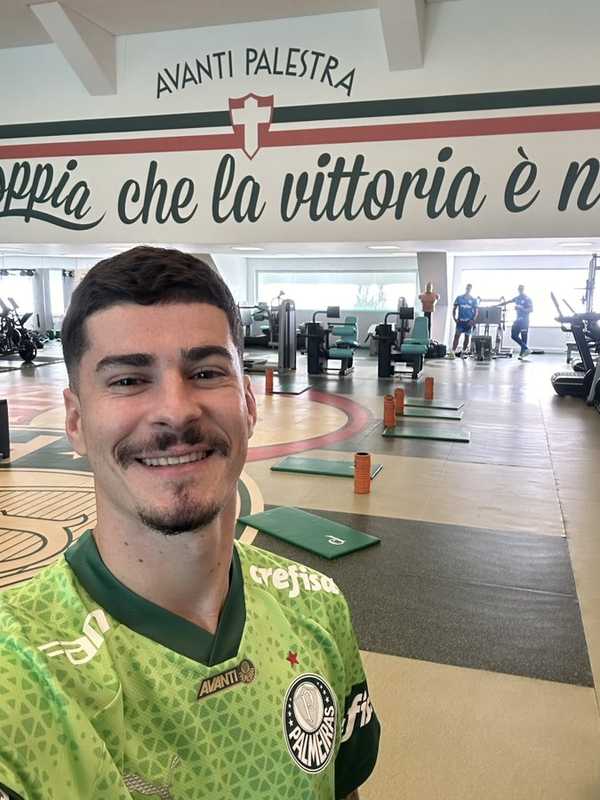 Novo reforço, Rômulo, treina pela primeira vez na Academia do Palmeiras.