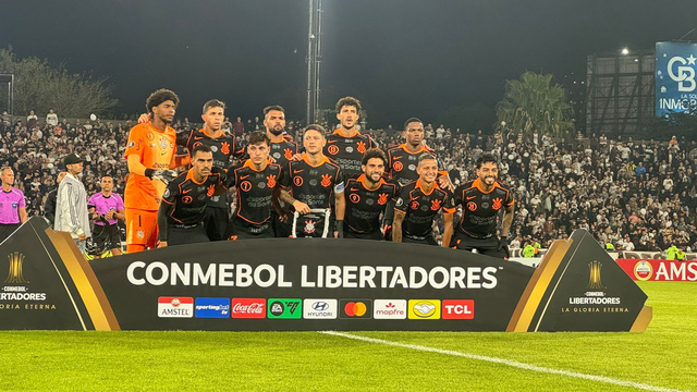 Time do Corinthians antes do jogo contra o Platense
