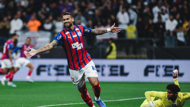 Willian José comemora gol de Michel Araujo em Corinthians x Bahia