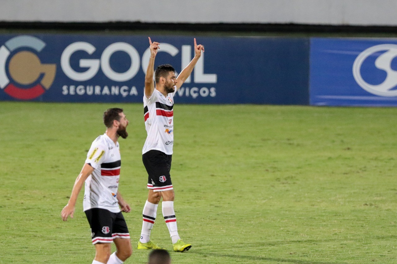 De capitão para capitão: William Alves está a um jogo de superar marca de Danny Morais no Santa