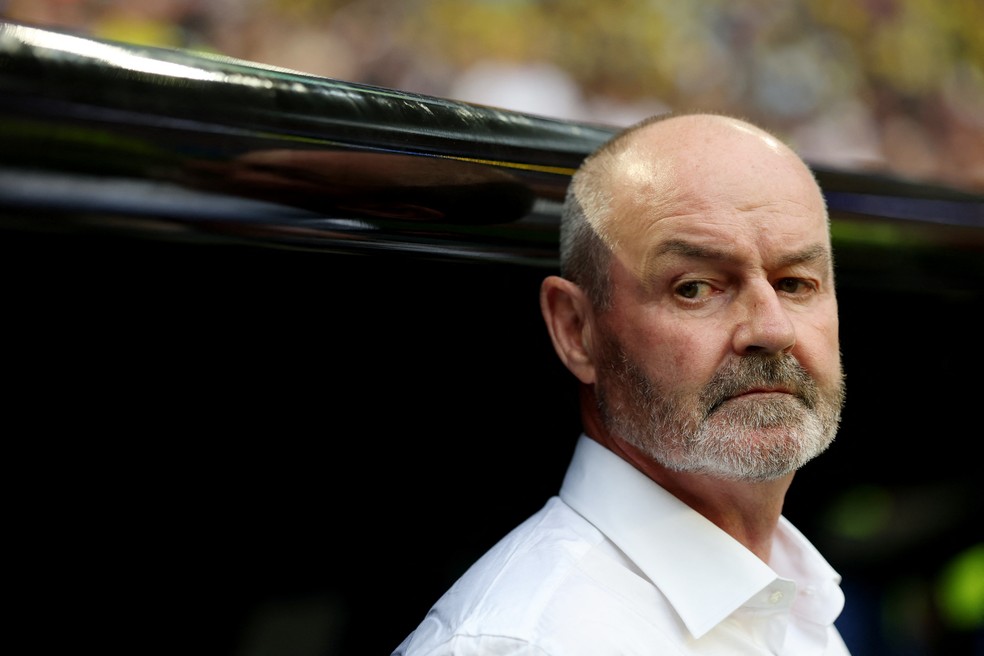 Steve Clarke em partida contra o Brasil