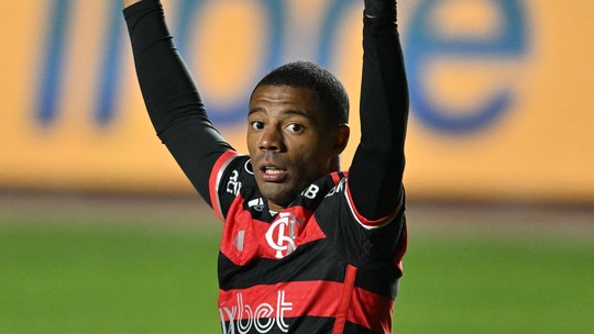 De la Cruz não se recupera e está fora de Flamengo x Bahia - Foto: (AIZAR RALDES / AFP)