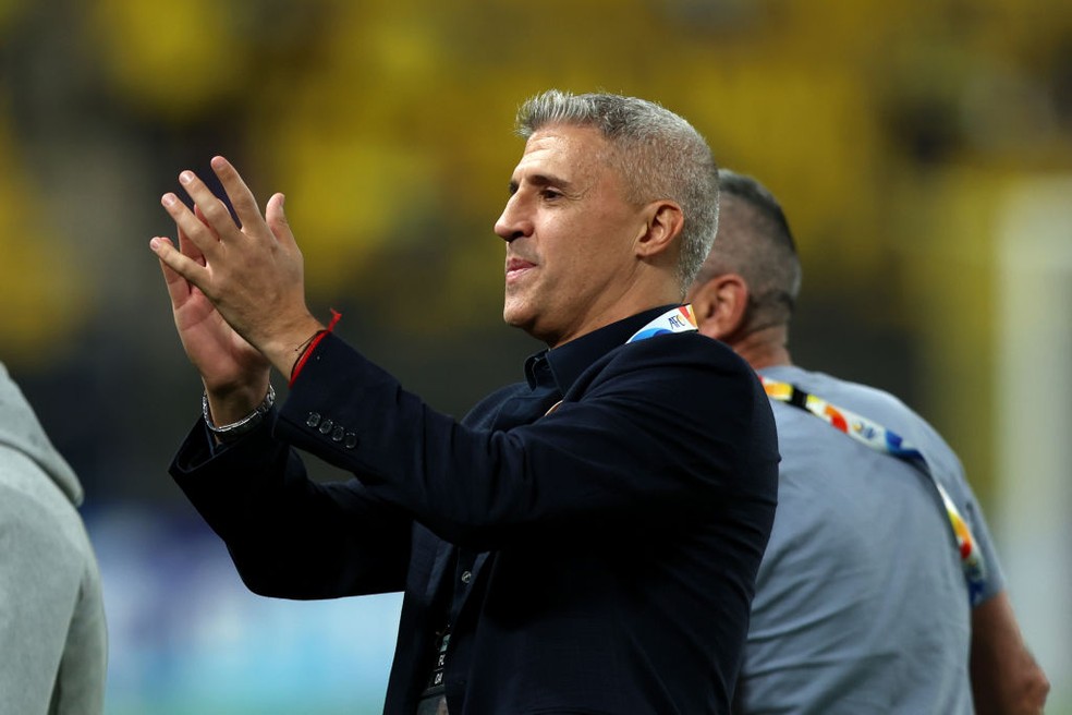 Hernán Crespo, quando comandava o Al-Ain — Foto: Yasser Bakhsh / Getty Images