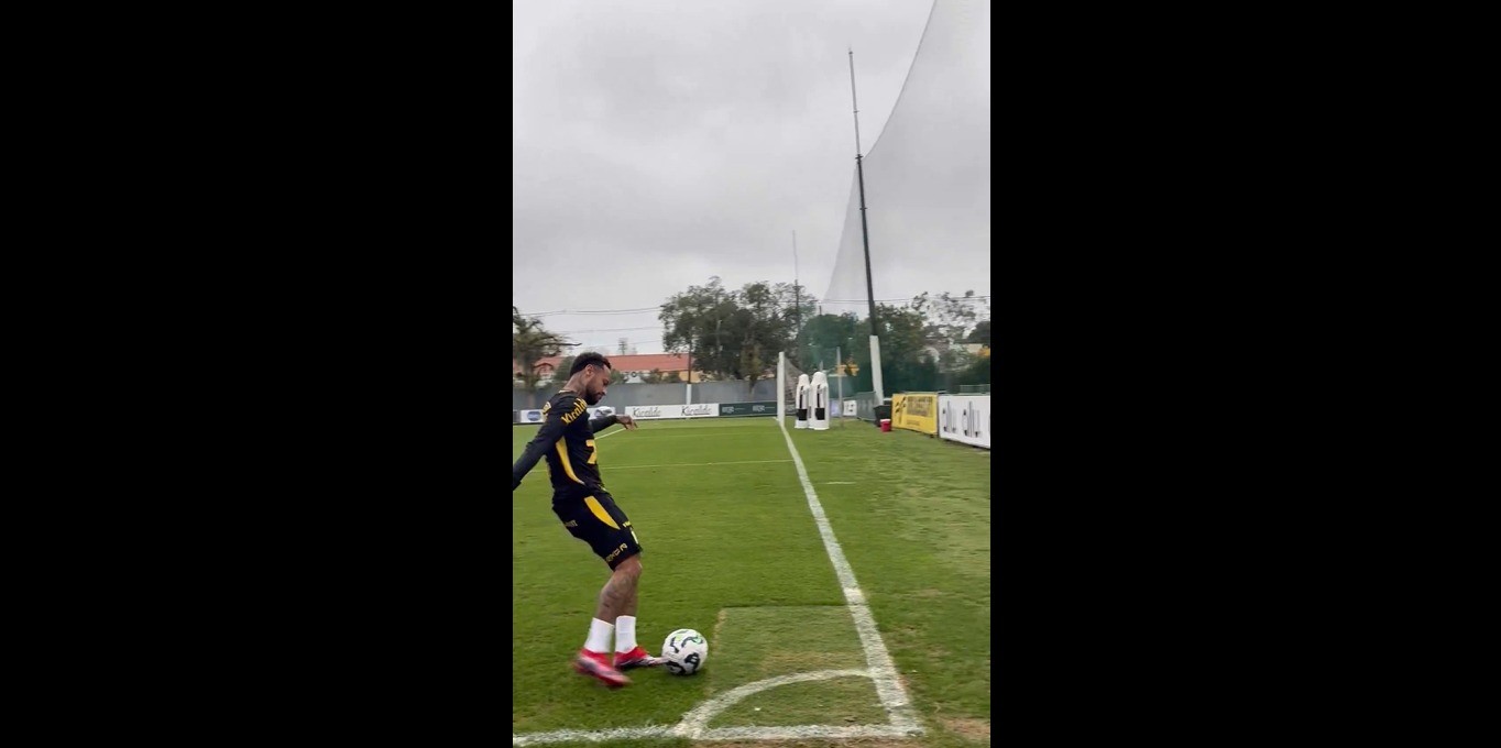 Neymar faz golaço em lance de efeito antes de treino do Santos; veja o vídeo