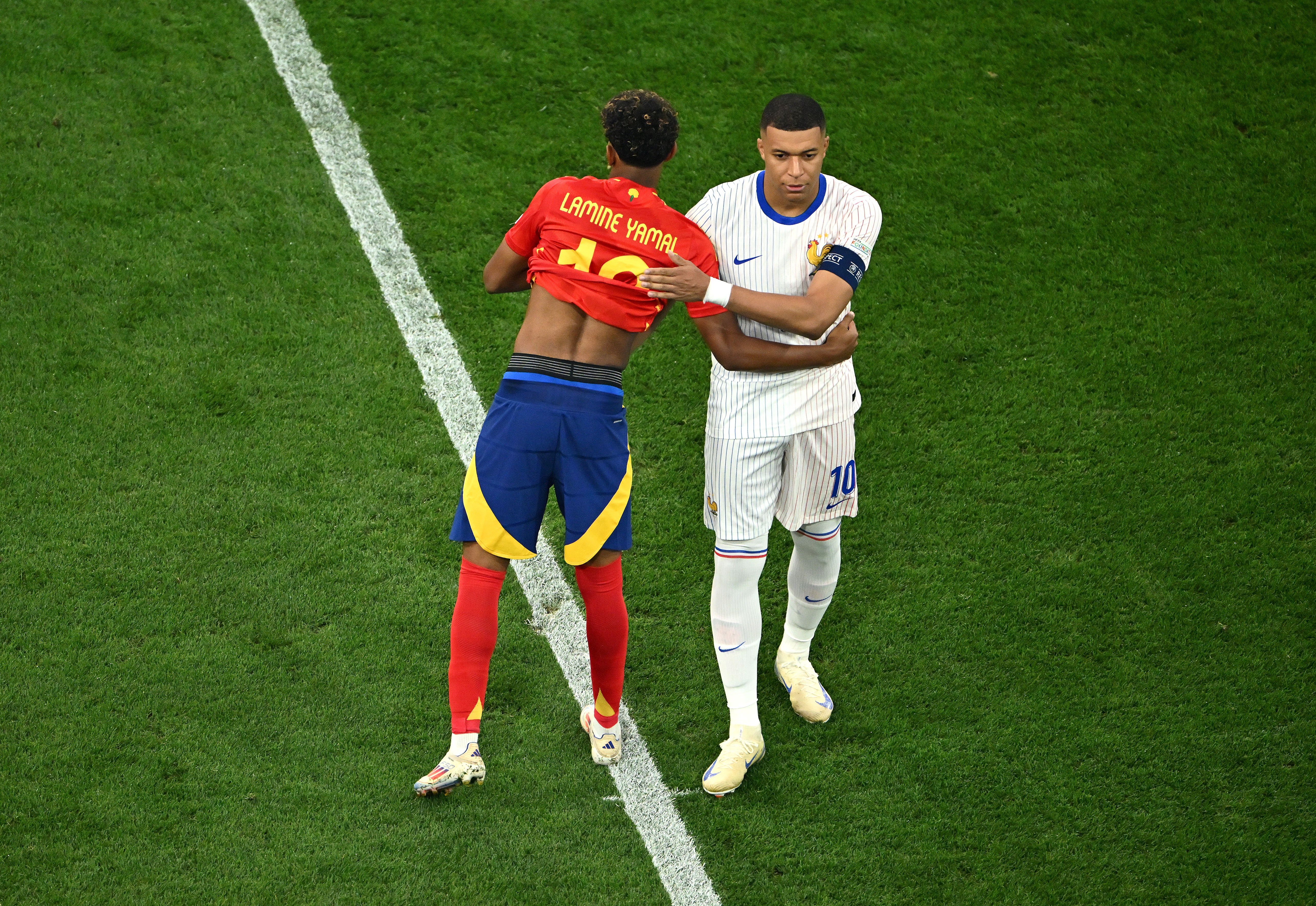 Entre semelhanças e rivalidade, Mbappé e Yamal vivem ponto alto da disputa por protagonismo