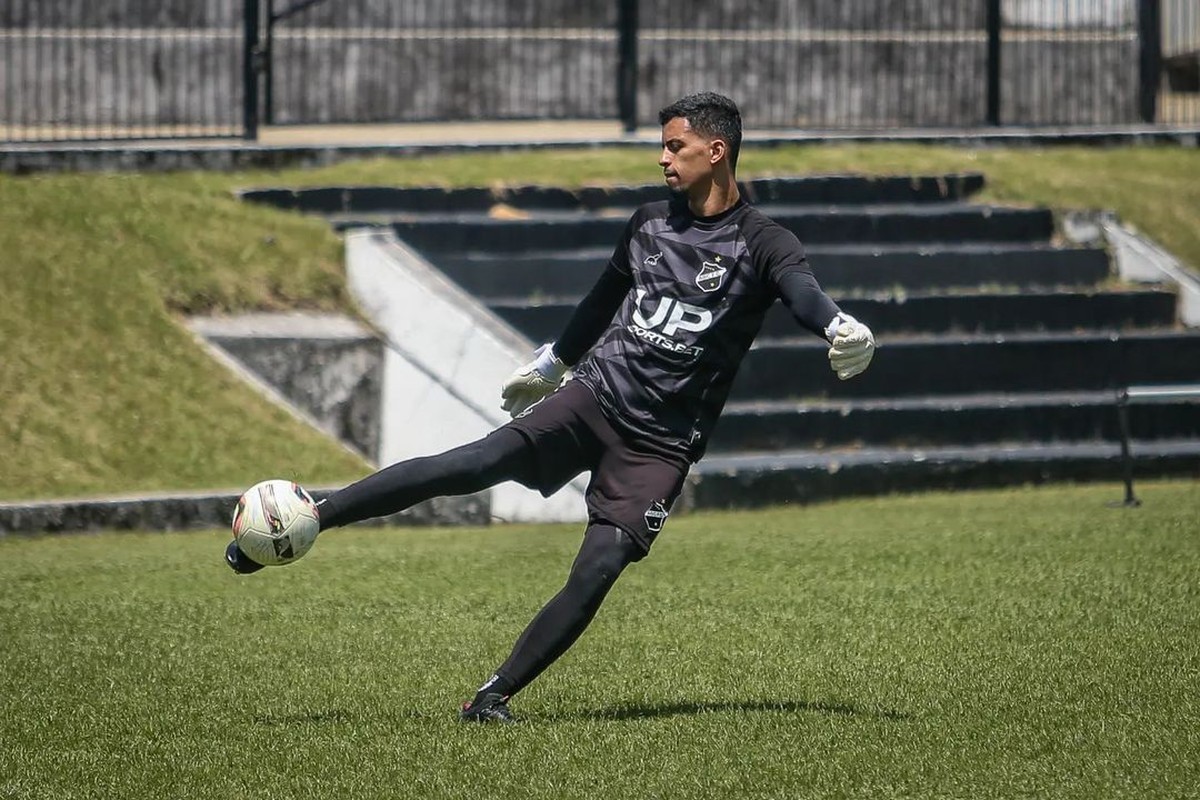 ABC anuncia venda do goleiro Matheus Nogueira ao Portimonense, de ...