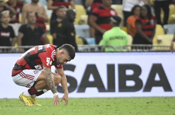Arrascaeta agradece apoio da torcida em derrota do Flamengo: Juntos voltaremos ao rumo das conquistas