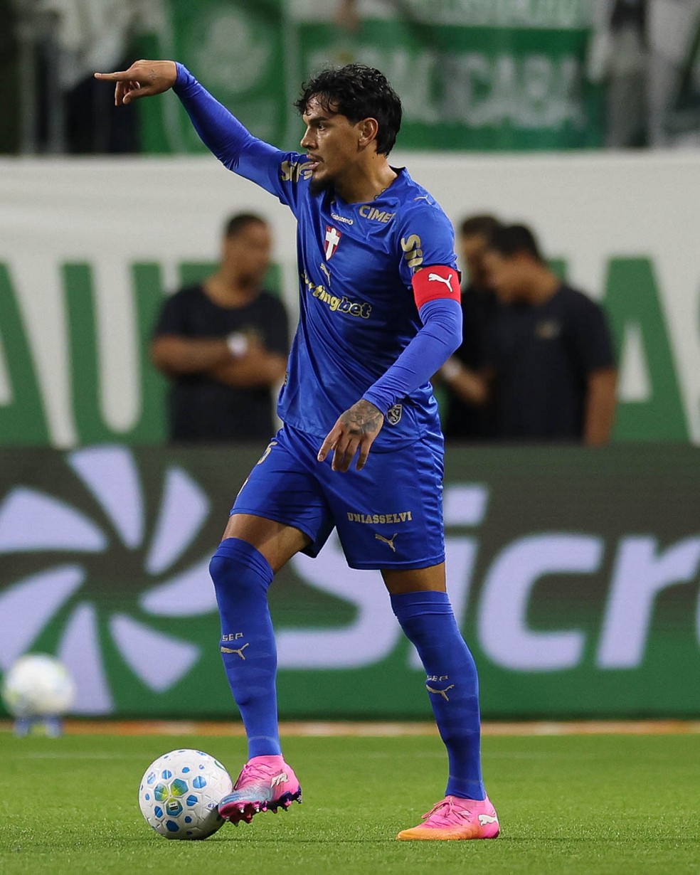 Gustavo Gómez em jogo entre Palmeiras e Santos, pelas quartas de final da Copa do Brasil — Foto: Cesar Greco/Palmeiras/by Canon