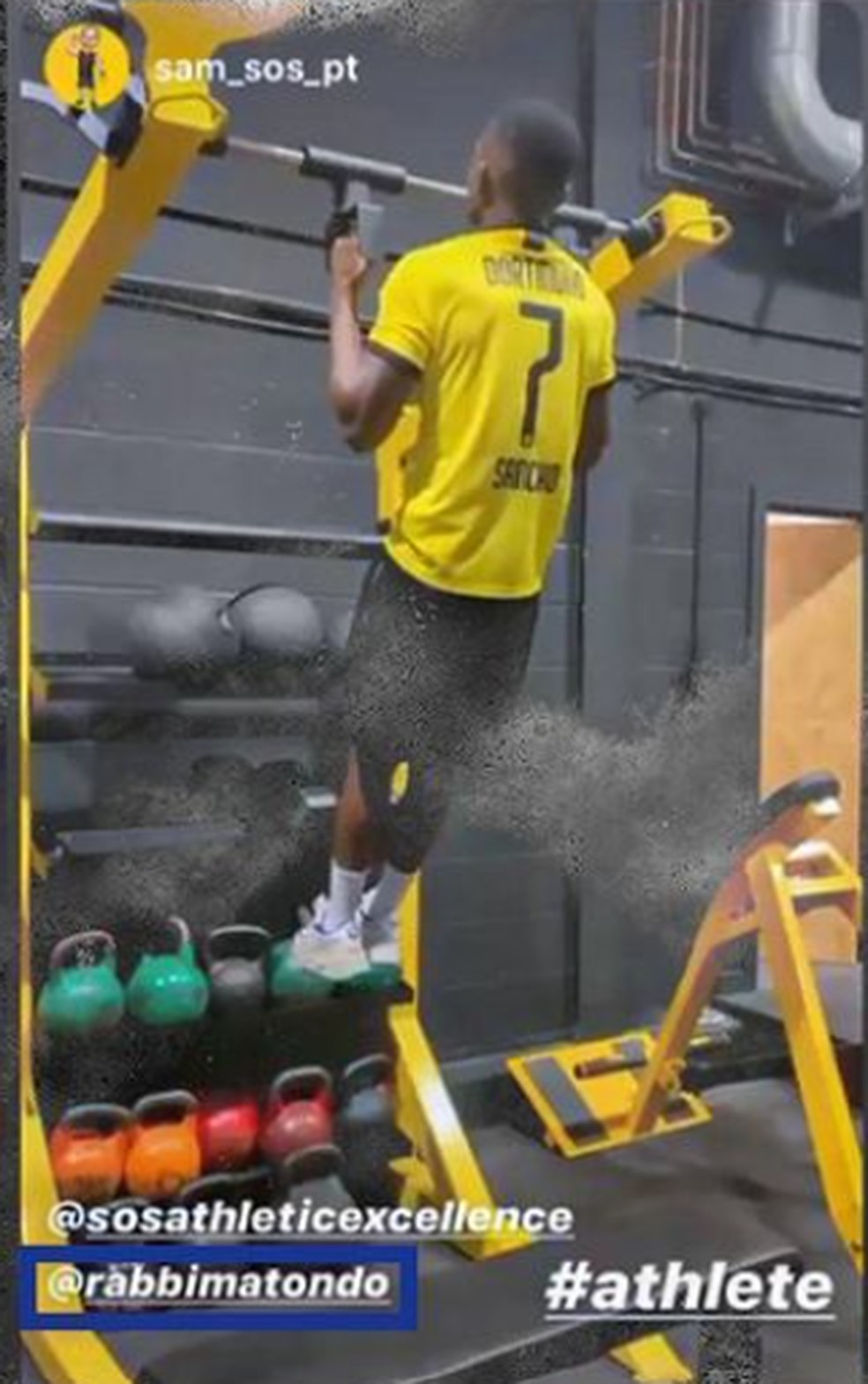 Rabbi Matondo treina com camisa do Borussia — Foto: Reprodução