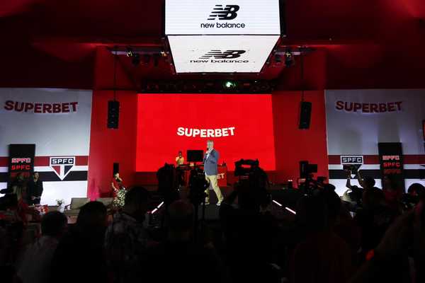 São Paulo explica ausência de James em evento, negocia patch com CBF e dá spoiler da camisa 3