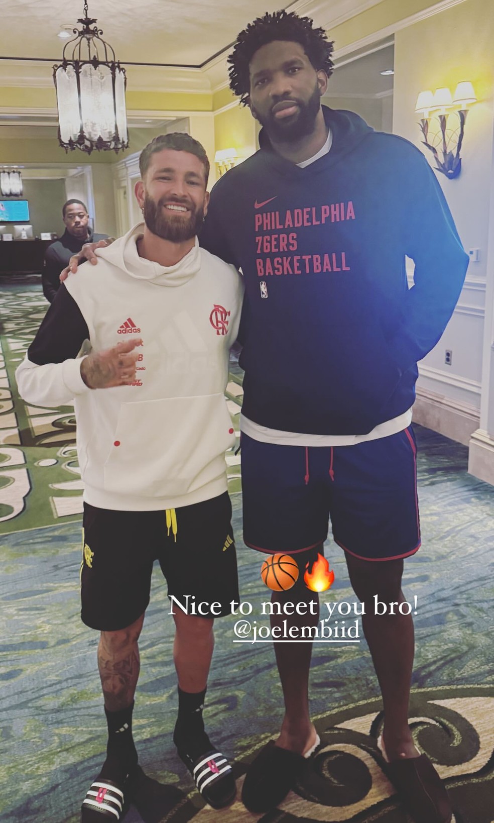 Léo Pereira posta foto com Joel Embiid — Foto: Reprodução