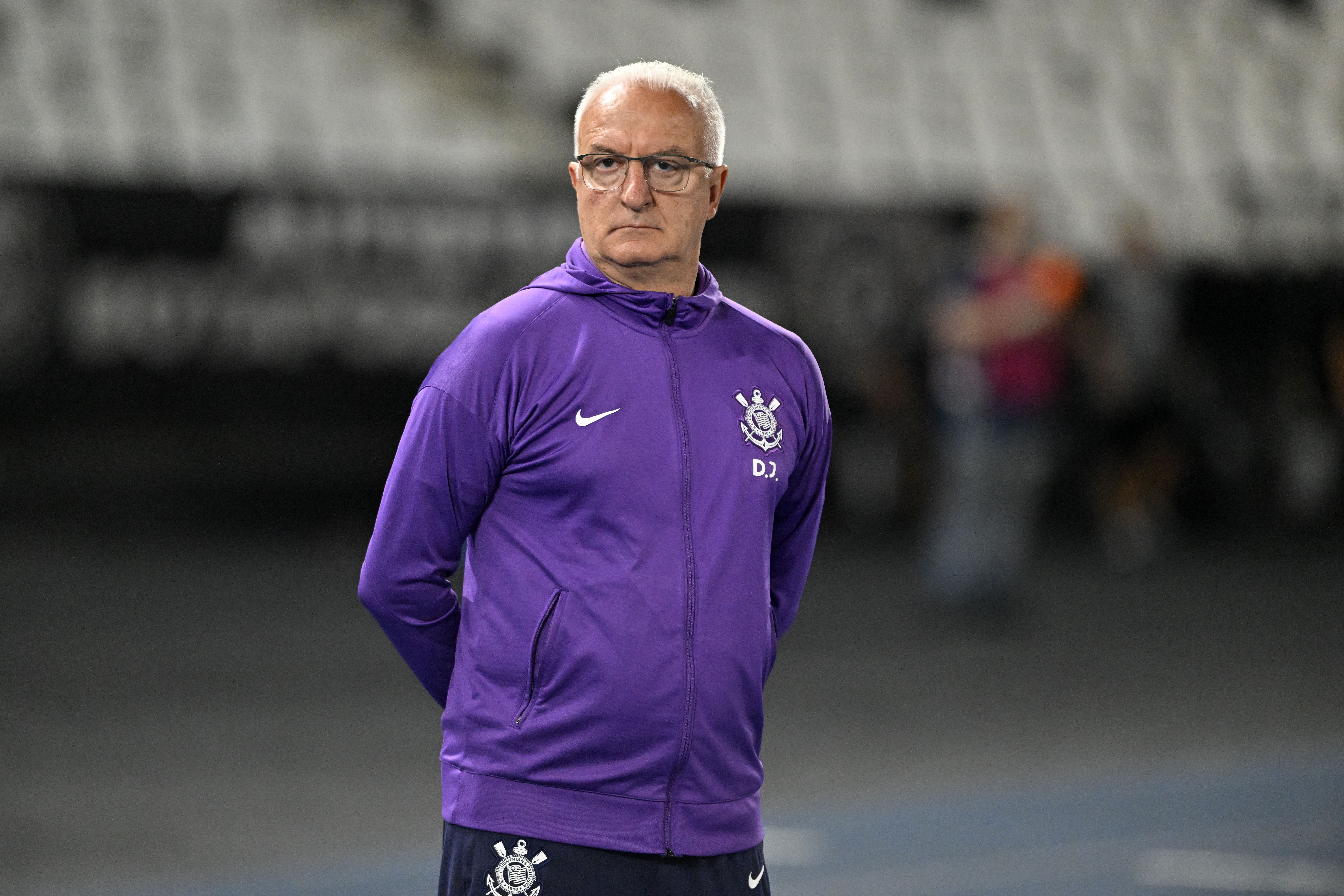 Dorival explica uso de reservas e elogia mudança de postura do Corinthians: 