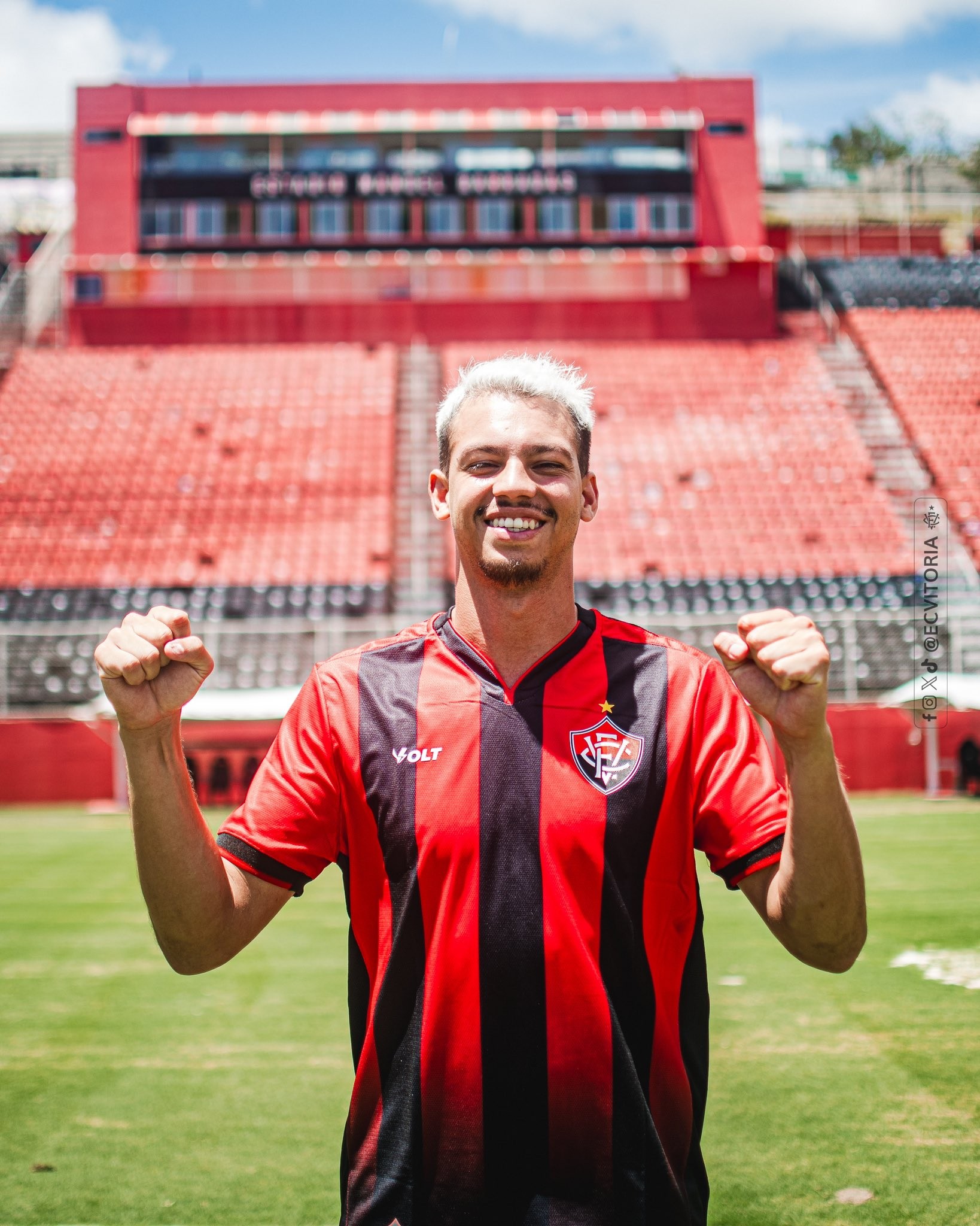 Vitória anuncia Zé Marcos com contrato até o fim de 2027 | Ge