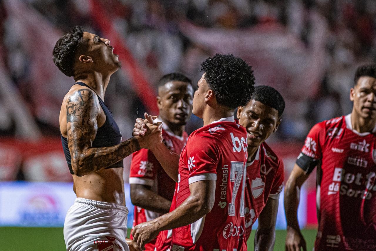 Flamengo apresenta proposta pelo jovem atacante Gustavo Puskas, do Vila Nova, para o time sub-20