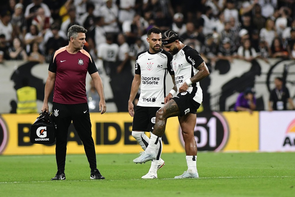 Memphis Depay sente a coxa é substituido mais cedo e preocupa o Corinthians!
