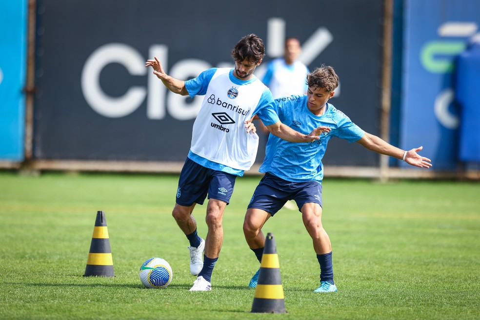Rodrigo Caio em treino do Grêmio, no CT Luiz Carvalho — Foto: Lucas Uebel/Grêmio FBPA