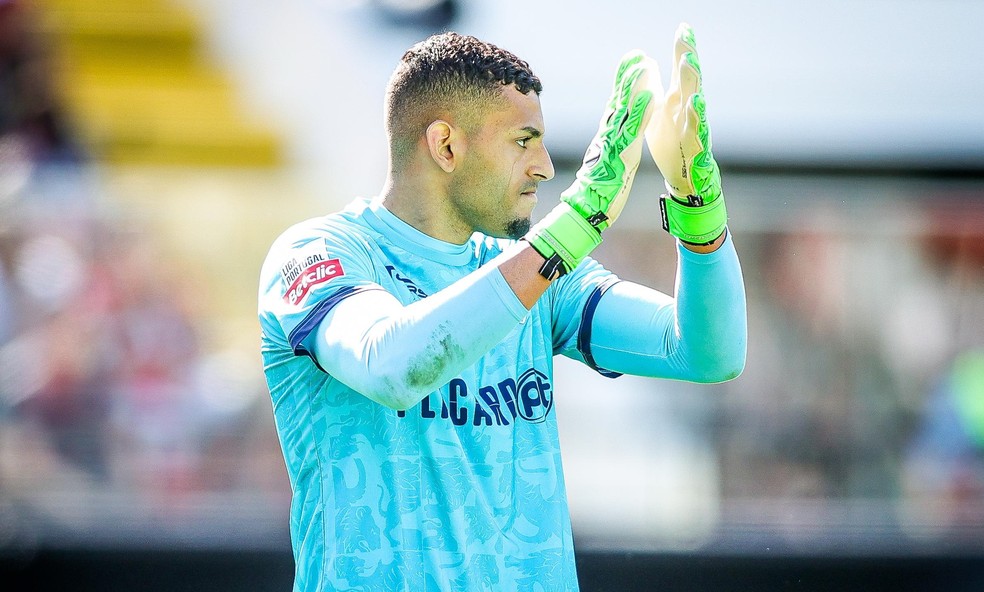 DE SAÍDA? Grande europeu sonda a contratação de goleiro que pertence ao Palmeiras