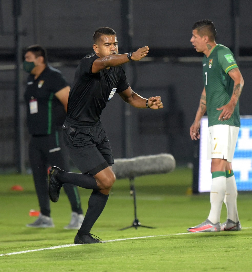 Venezuelano Alexis Herrera ser� o �rbitro do jogo � Foto: Getty Images