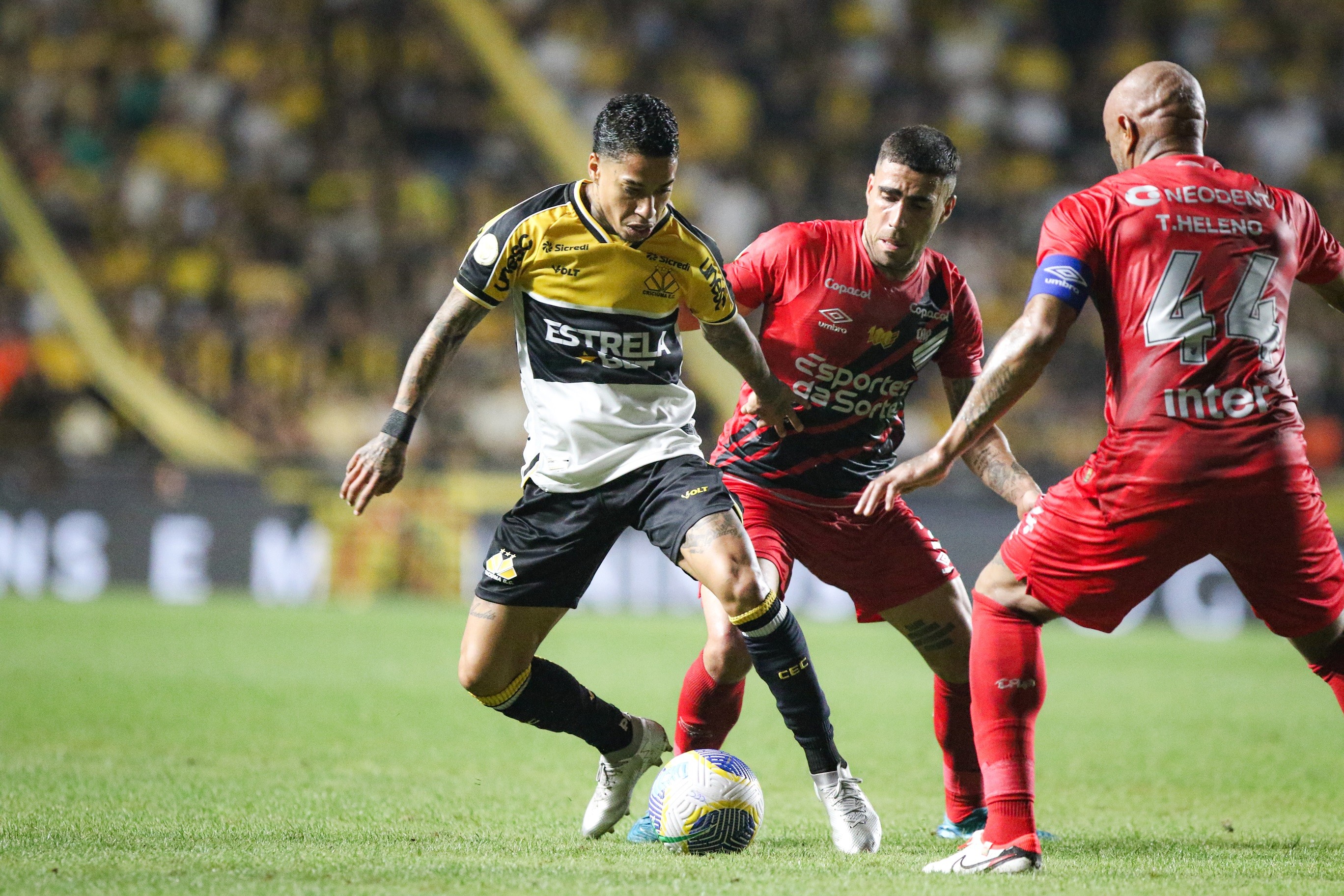 Athletico e Criciúma são os times que mais sofrem gols no fim dos jogos ...
