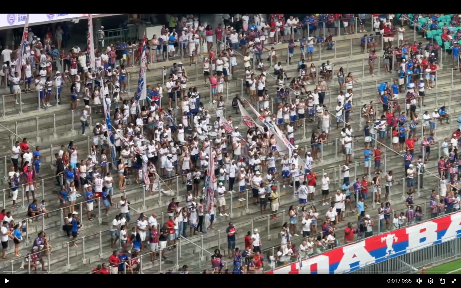 Torcida do Bahia dá show de protesto contra time e Ceni após vexame na Libertadores