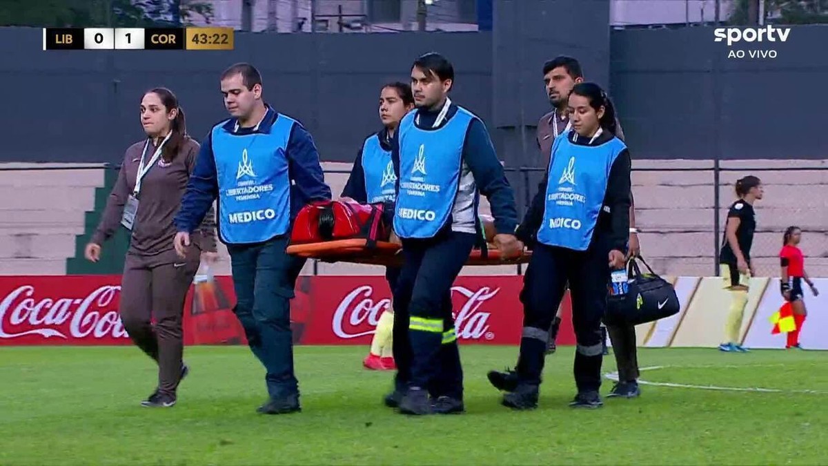 Atacante do Corinthians é substituída após choque de cabeça e hospitalizada