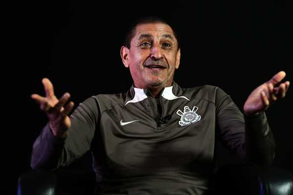 Ramón Díaz destaca diferenças entre Corinthians e Vasco na luta contra rebaixamento.