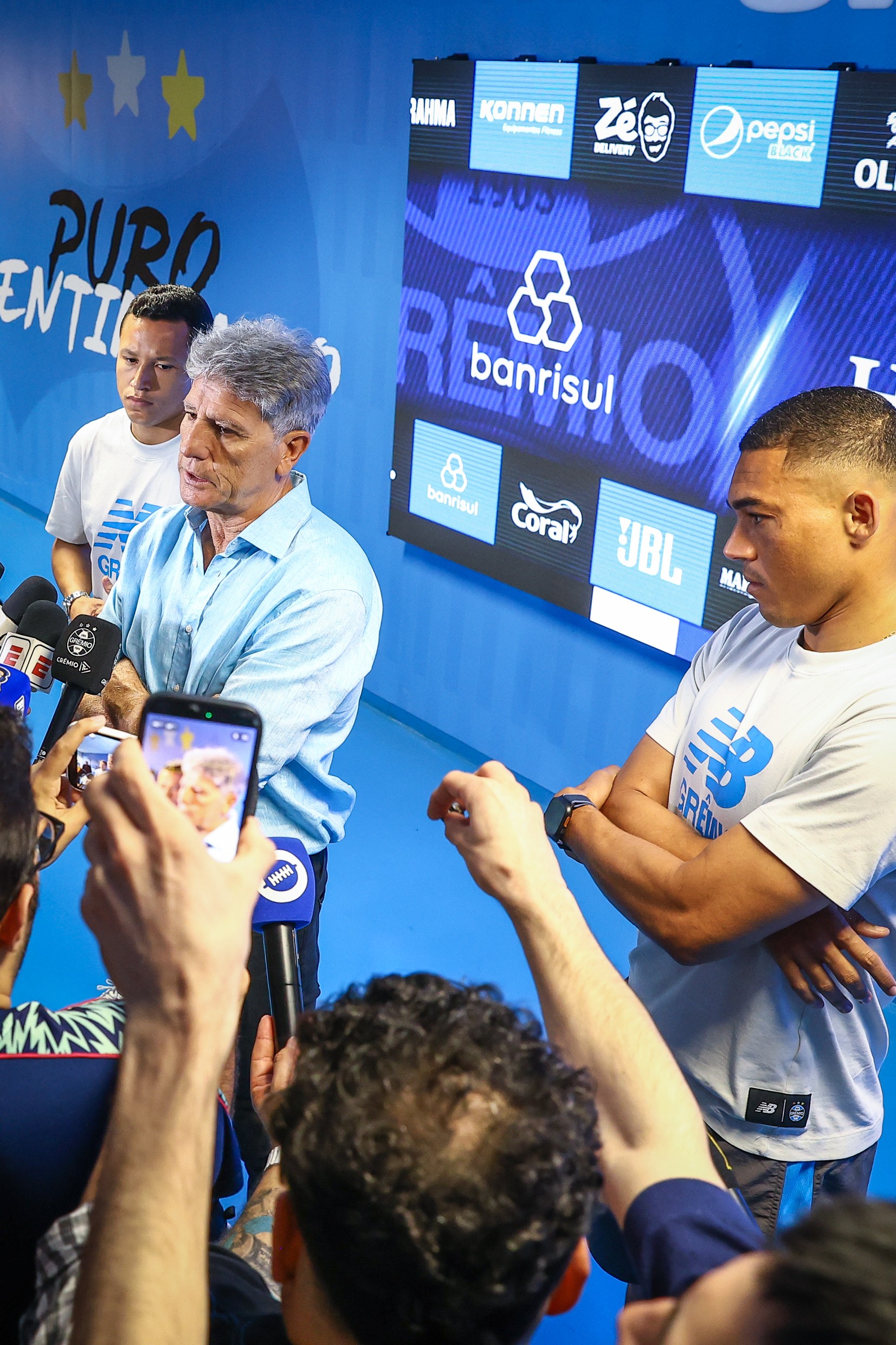 Marlon e Carlos Vinicius defendem Renato de críticas no Grêmio: "Assinamos embaixo"