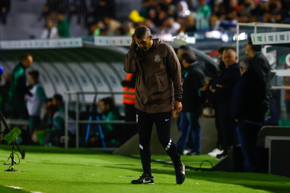 Bruno Lazaroni lamentou a falta de eficiência do ataque corintiano — Foto: Luiz Erbes/AGIF