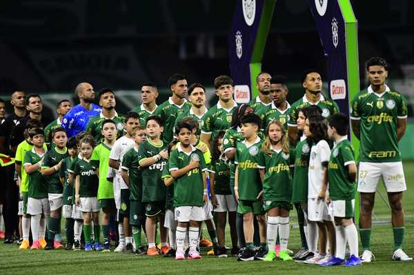 Desempenho fraco do Palmeiras com reservas em noite para esquecer